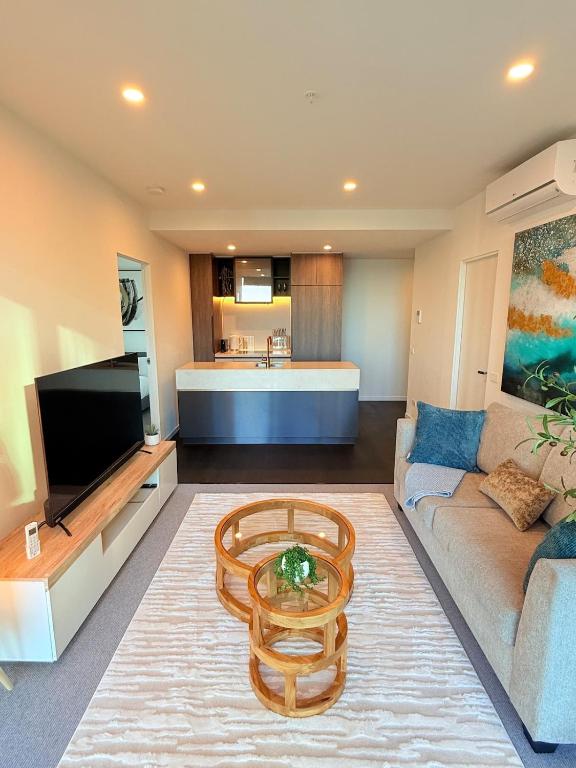 Serene Oasis 2BR Apt In CBD, Pool, Lounge, Melbourne