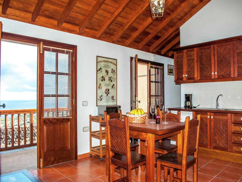 Apartment with views of the coastline of Tenerife - 5