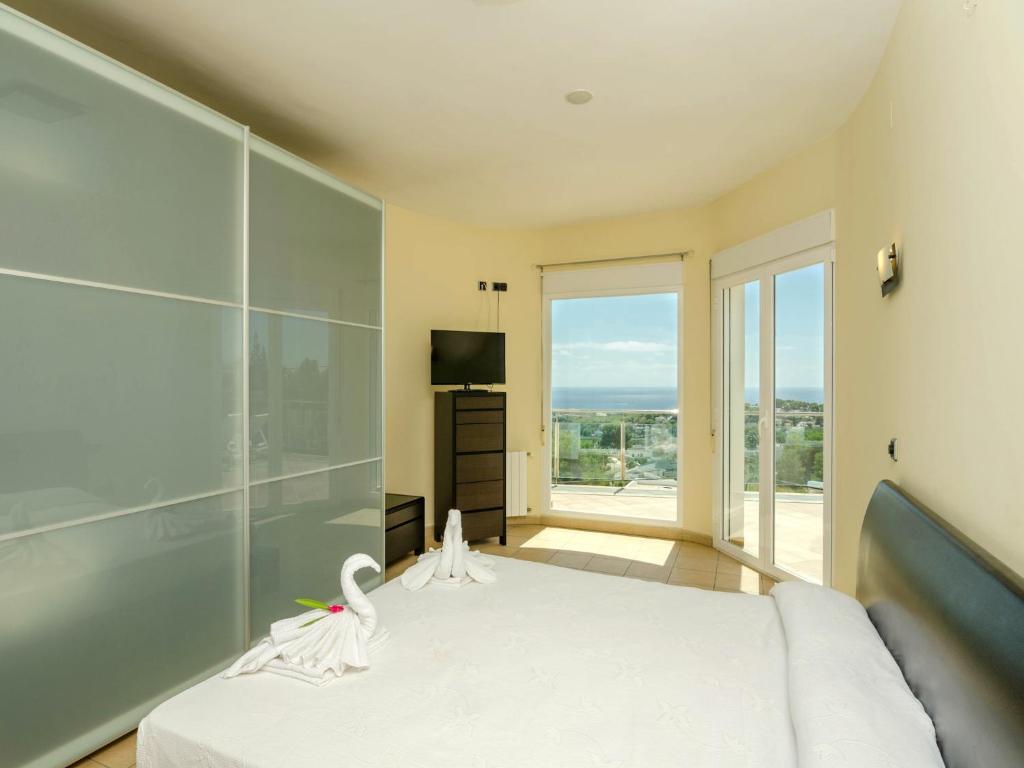 Unique villa in Moraira with infinity pool - 5