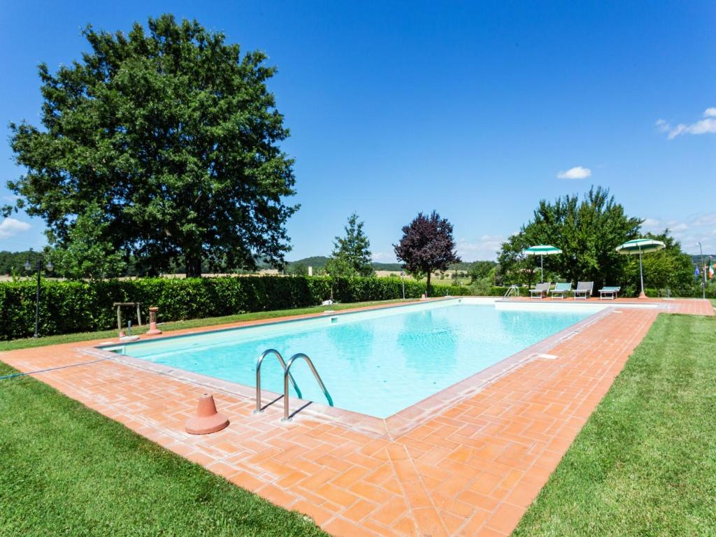 Scenic Apartment in Casole d'Elsa with Pool, Casole dʼElsa
