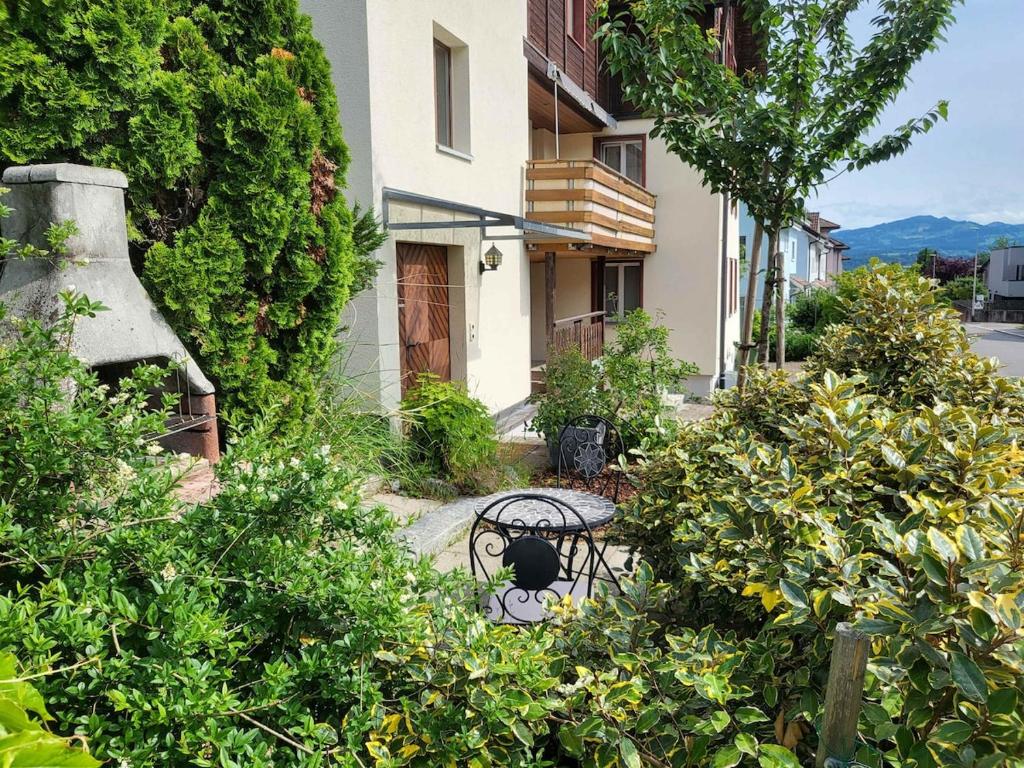 Charming, quiet and close to nature apartment, Altendorf