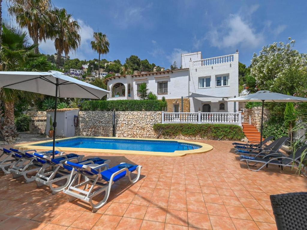 Elegant Villa with Pool - 1