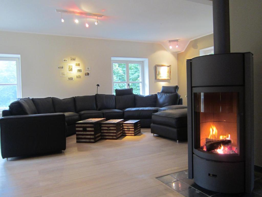 Delightful Castle in Bastogne with bubble bath, Bastogne