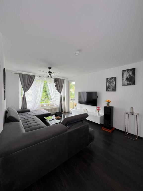 Modern Apartment with Balcony & Parking, Wolfsburg