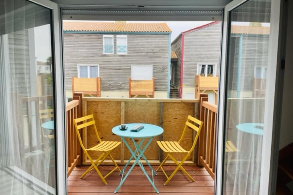 Bright apt with nice balcony - near beach, La Rochelle