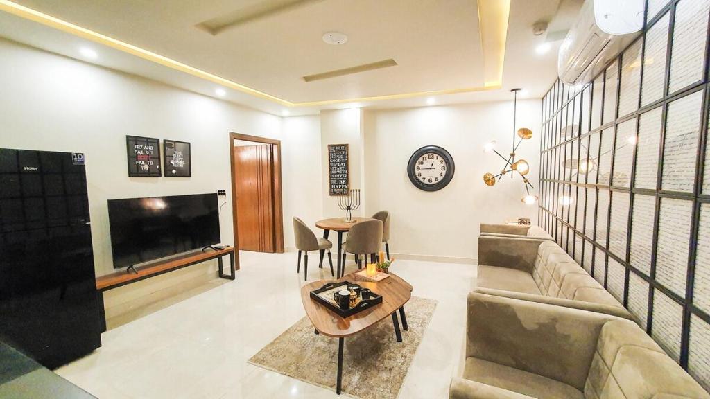 Italian Nest 1BHK with Free Netflix & Scenic Balcony, Rávalpindí