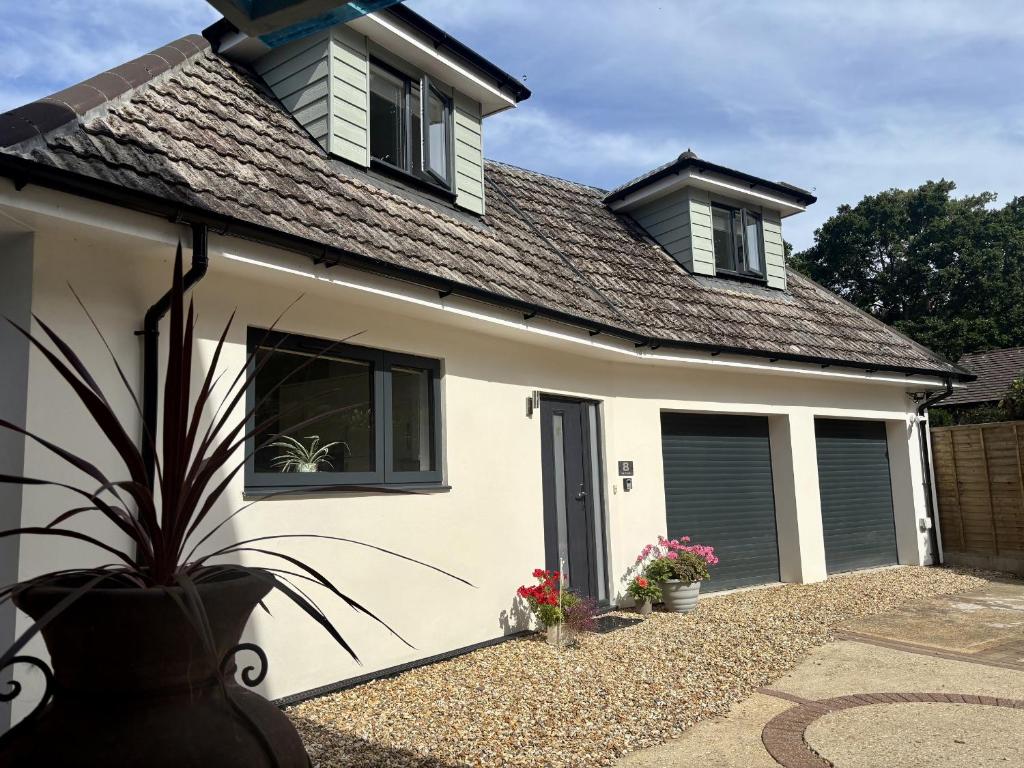 The Retreat, Ferndown