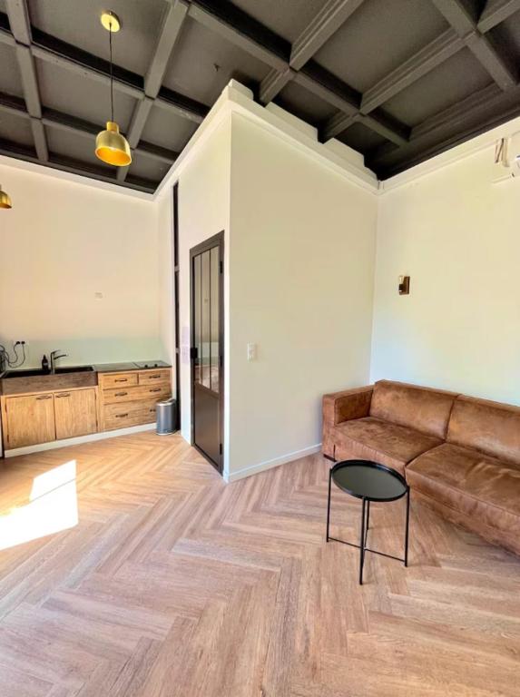 Georgie, Appartement calme & chaleureux, Remeš