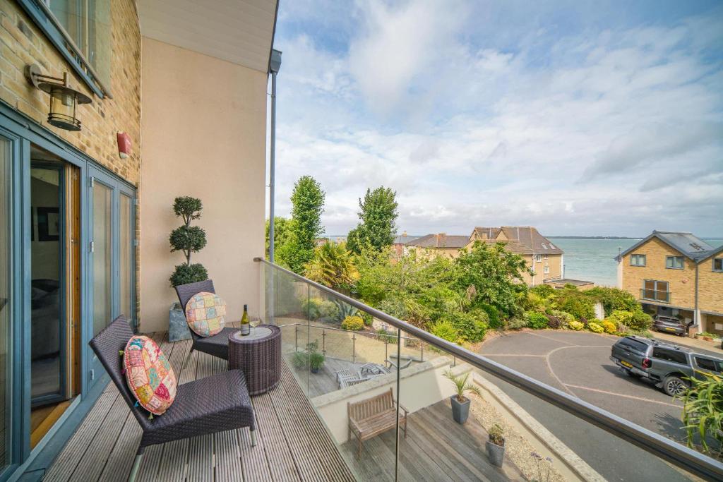 Solent Waters, Cowes