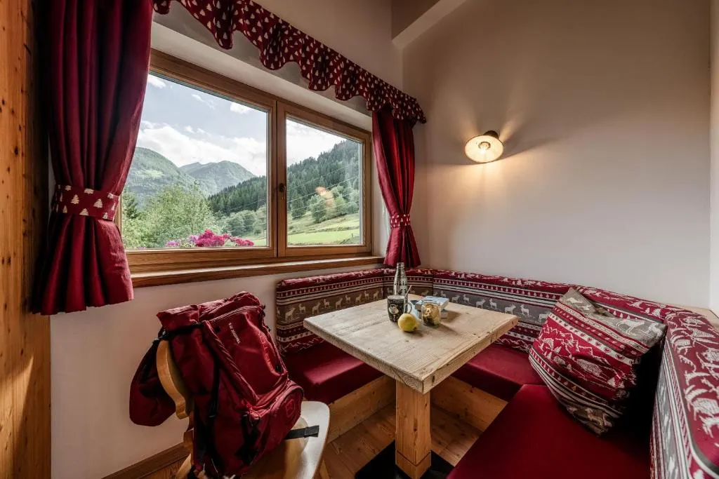 Hotel Chalet Alpenrose Bio Wellness Naturaktivhotel, hotel v mestu Cogolo
