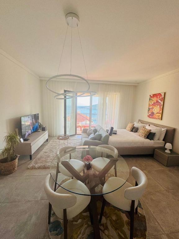 Unique Waterfront Studio - Marina Village, Radovići