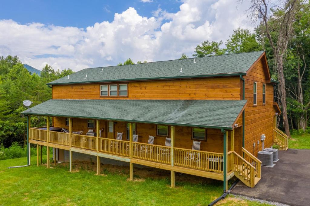 Always Dreaming by American Patriot Getaways, Hatchertown