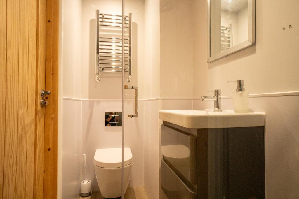 Eco-Friendly Cabins, Lidgate photo 8