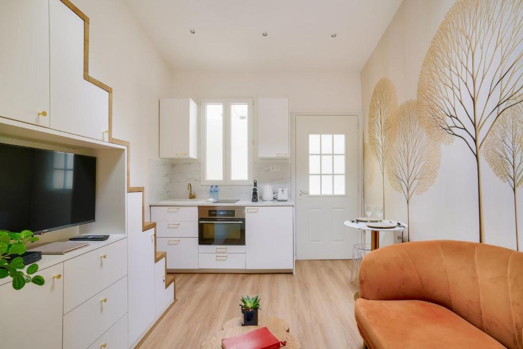 Beautiful studio in small house near Eiffel Tower - 2