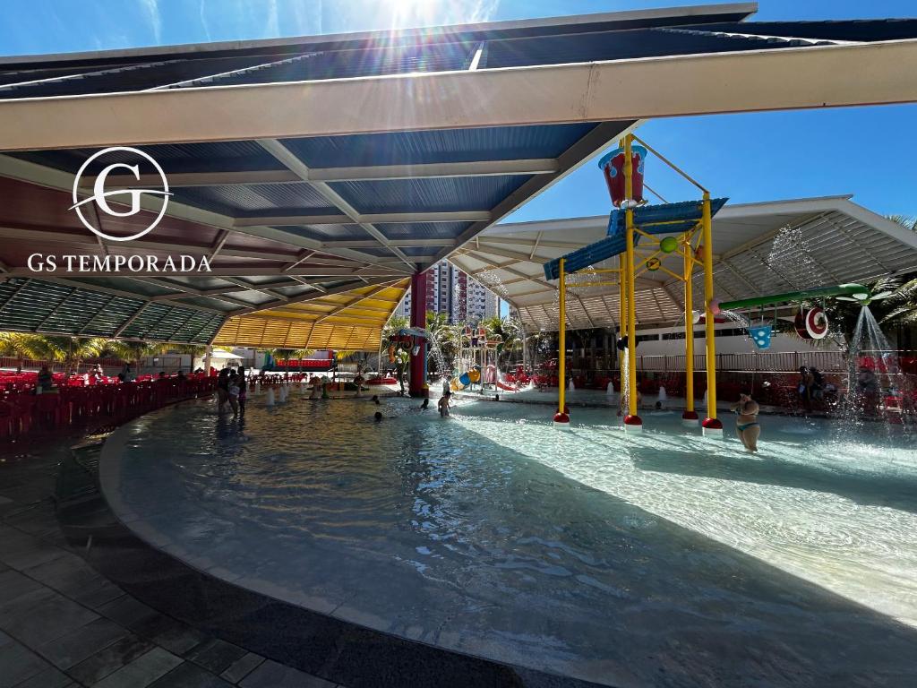 Piazza com acesso ao Acqua Park, Caldas Novas