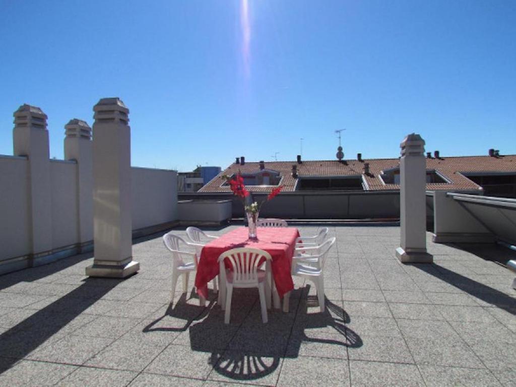 Colorful attic with terrace-Beahost, Bibione