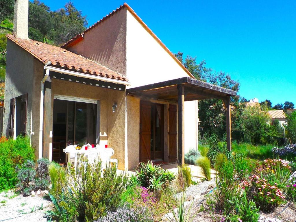 Villa in Le Boulou with Scenic Hilltop Views, Le Boulou