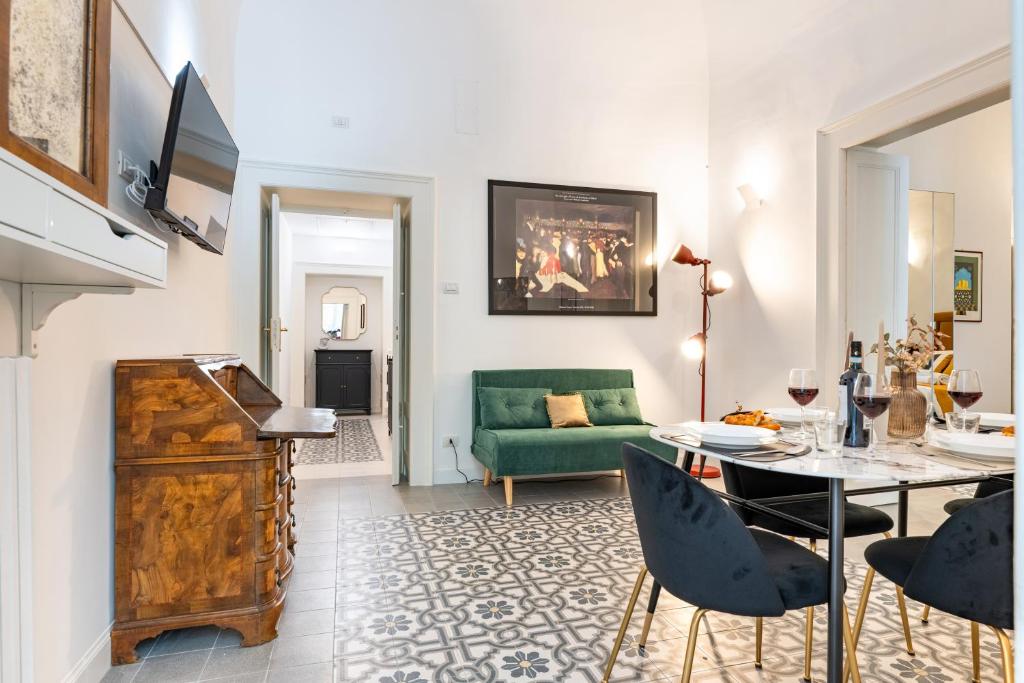 The Most HISTORIC Apartment in the CENTRE of BARI near Parking - 2