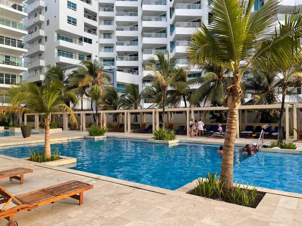 Impeccable 2BR with Charming Balcony in Sunset Beach - 1