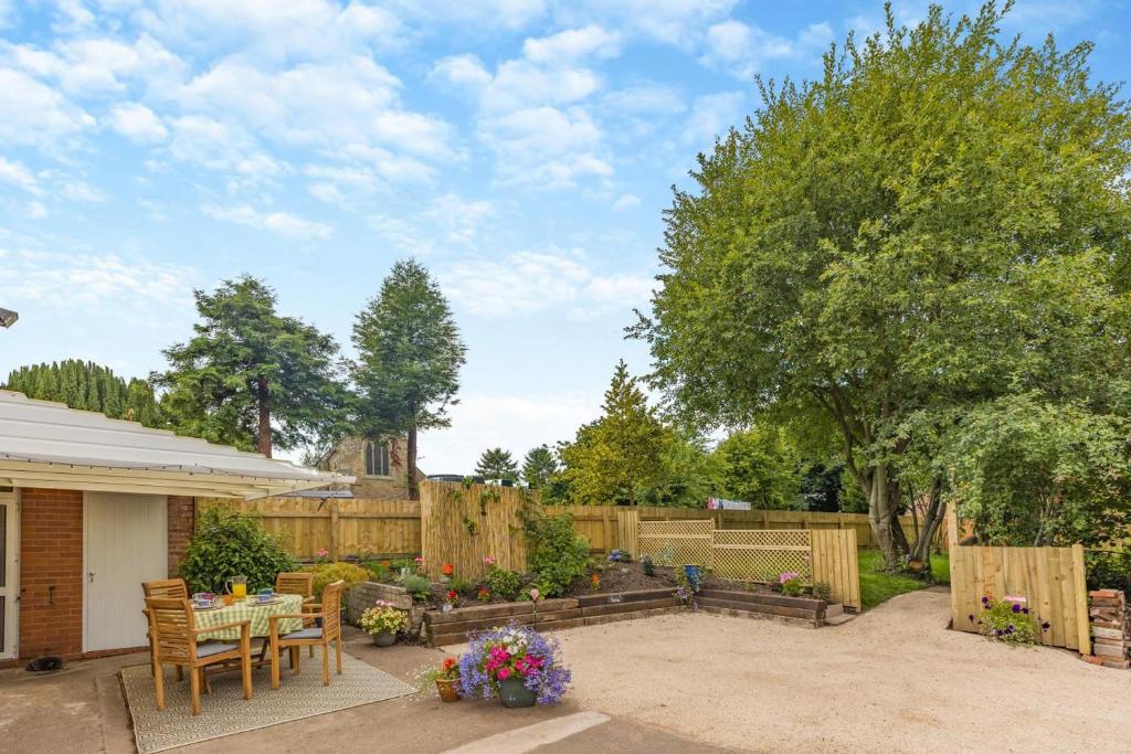 Southside Cottage, Neenton