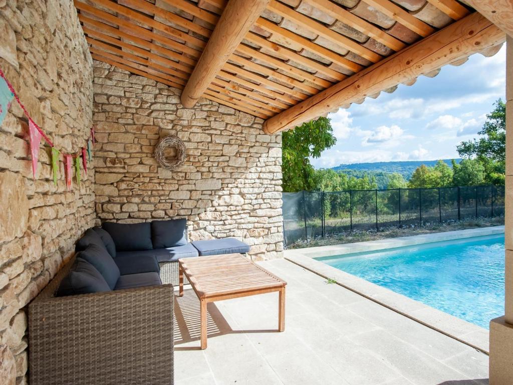 Villa in Saignon with Pool and Scenic Views スイミングプール