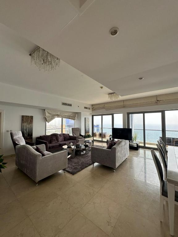 شقة بإطلالة بحرية بانورامية في برج داماك, Džidda