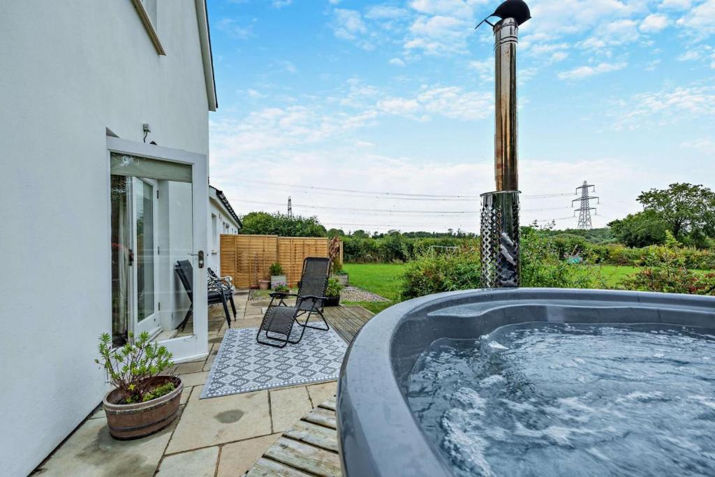 Maes Yr Haf, Ludchurch