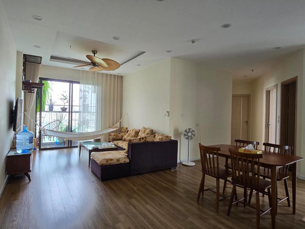 Trinity 3BR apt w lakeview near Marriott, Big C, VNU, Hanoj