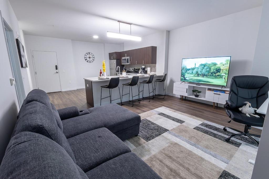 Modern King Suite Downtown Walkable Pool & Gym, Wilmington