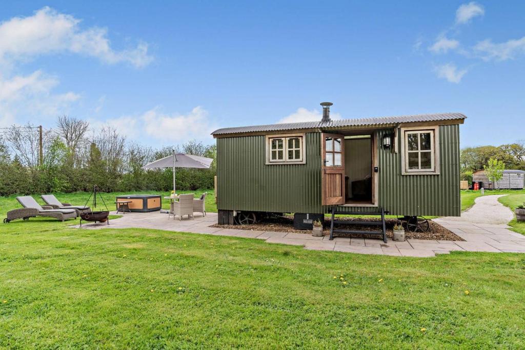 The Beehive, Bronllys