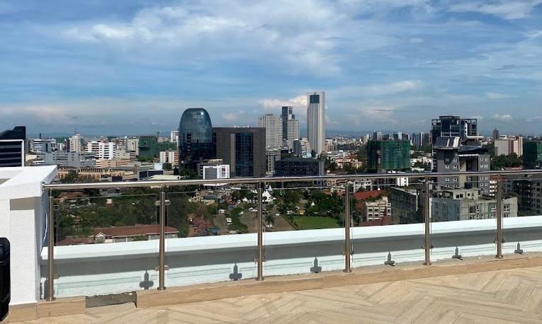 Romantic Gateway in Westlands - Rooftop Cafe, Views & Infinity Pool, Nairobi