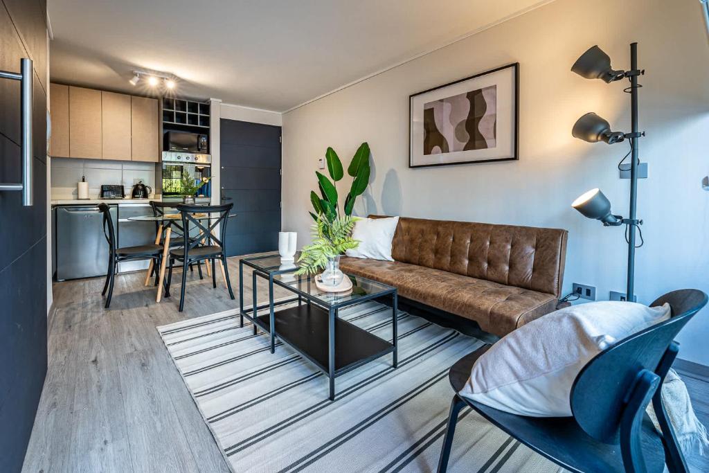 Confort y Estilo junto a Metro Santa Lucia - 2