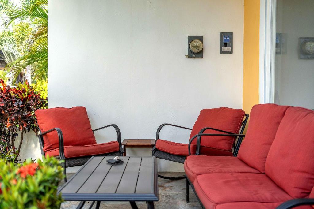 Los Amores 30 | Private Patio | Courtyard/Garden Views | Pools | 10-Min Beach Walk - 3