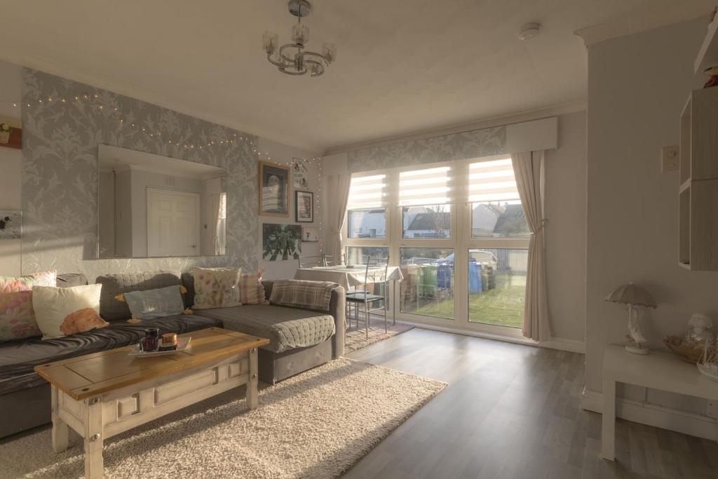 2-Bedroom Home Away From Home in Glasgows' East End with FREE Parking, Mount Vernon