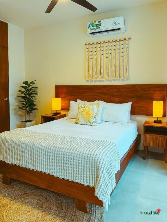 La Linda Luxury Two Story Apartment Huge Terrace Next to the Pool - 4