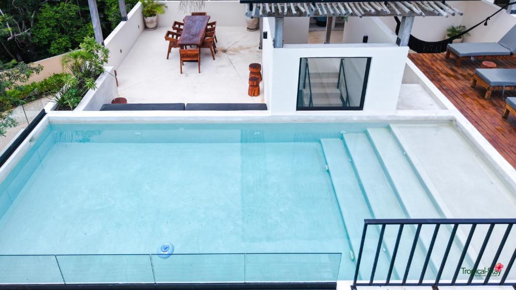 La Linda Luxury Two Story Apartment Huge Terrace Next to the Pool - 5