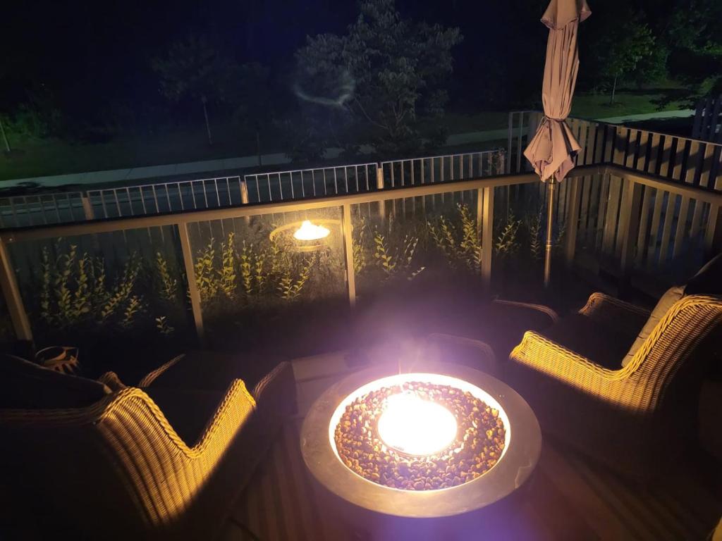 Nature trail view with cozy patio and firetable, Innisfil