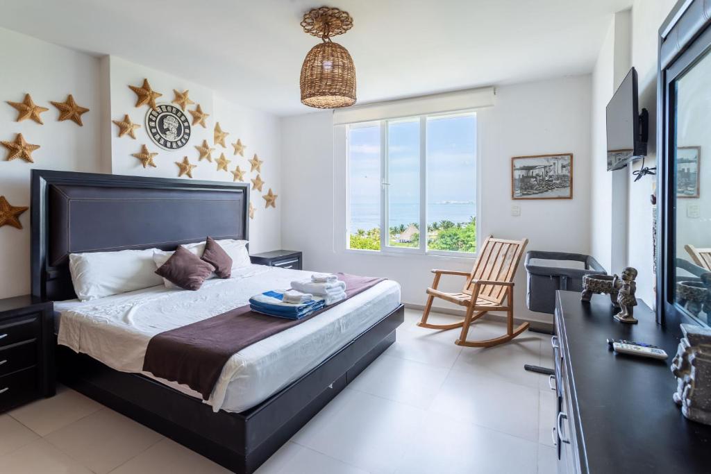 Beachfront Condo AC Pool WiFi Laundry - 3