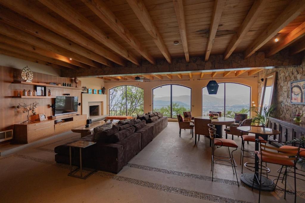 Casa Mahalo Views and Comfort El Santuario 4 BR - 2