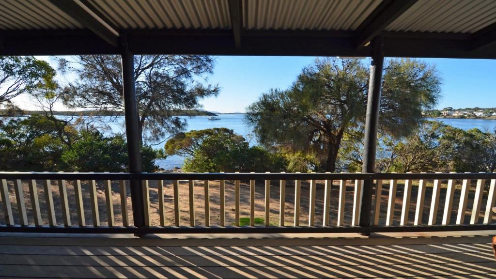 CDC-625 Beach House incl.rear 2BR studio, Coffin Bay