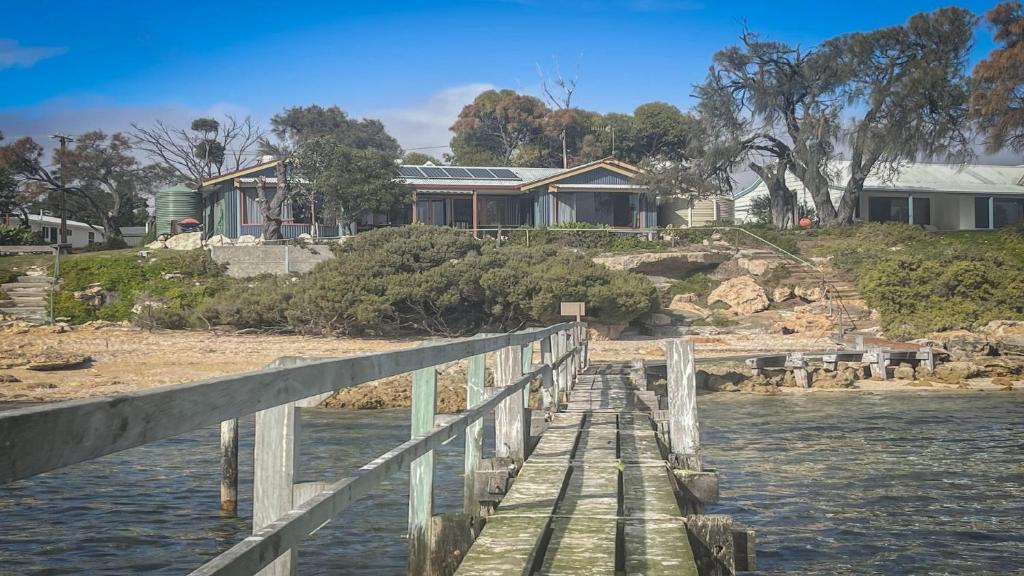 Sunset Ridge Has Direct Access To A Private Beach and Small Jetty, Coffin Bay