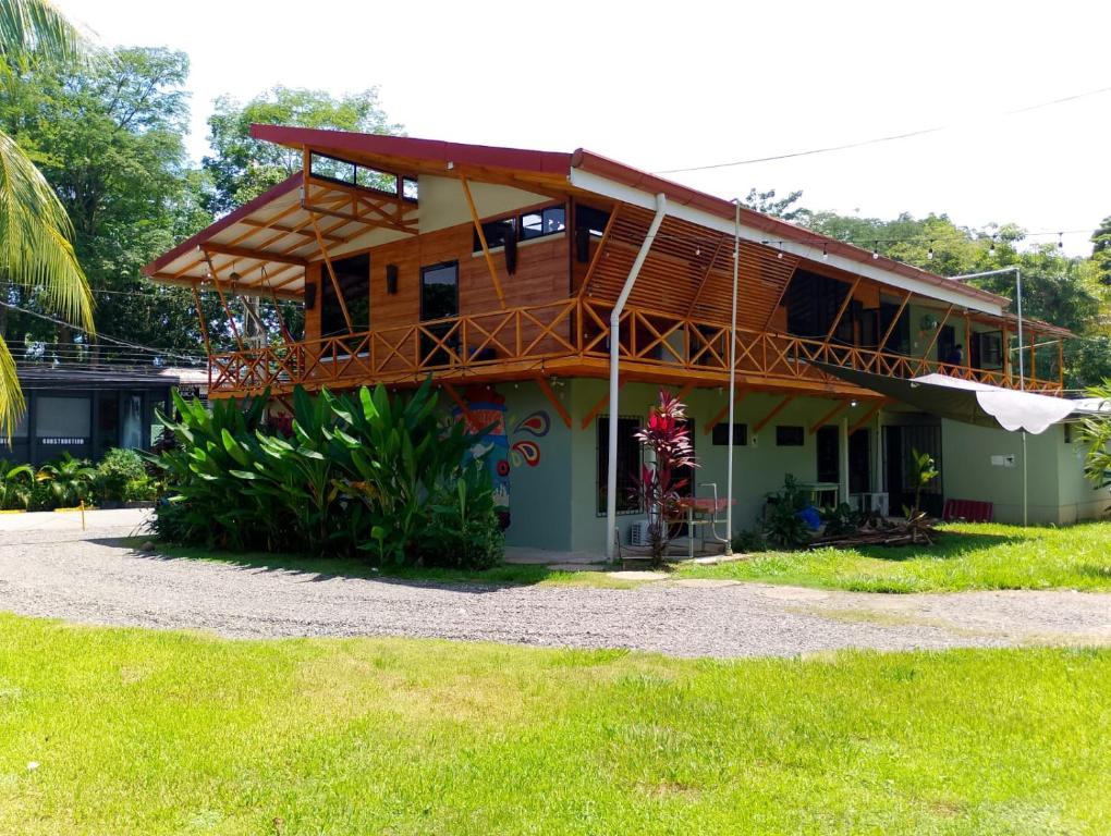 Domi cabin large, Dominical