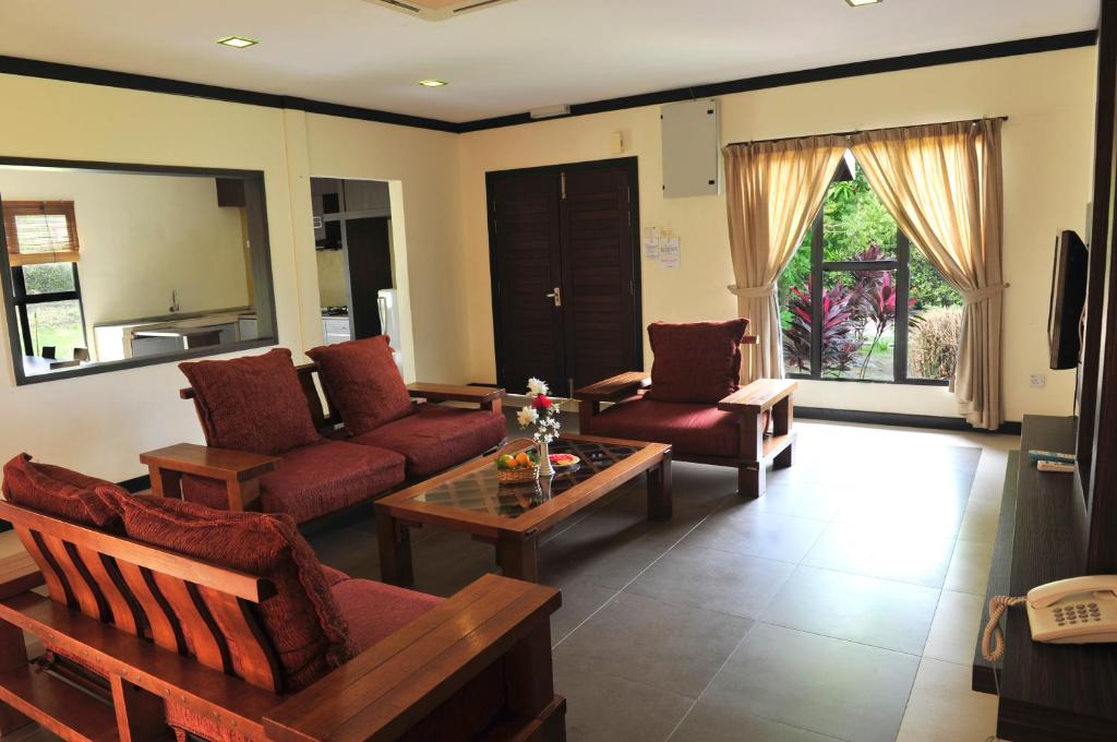 Shared lounge/TV area