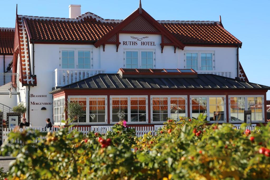 Ruths Hotel photo
