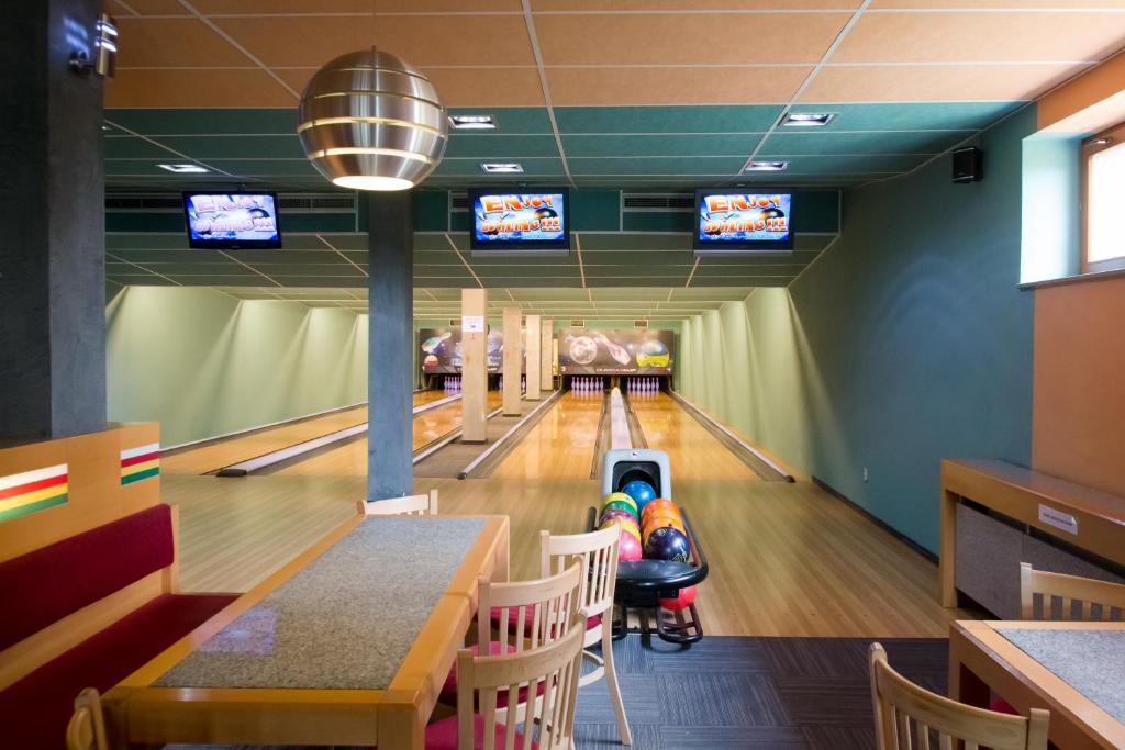 Bowling alley