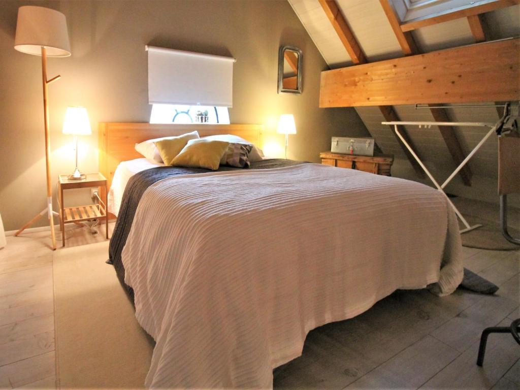 Cottage in Saint-Quirin by Lake & Town, Saint-Quirin