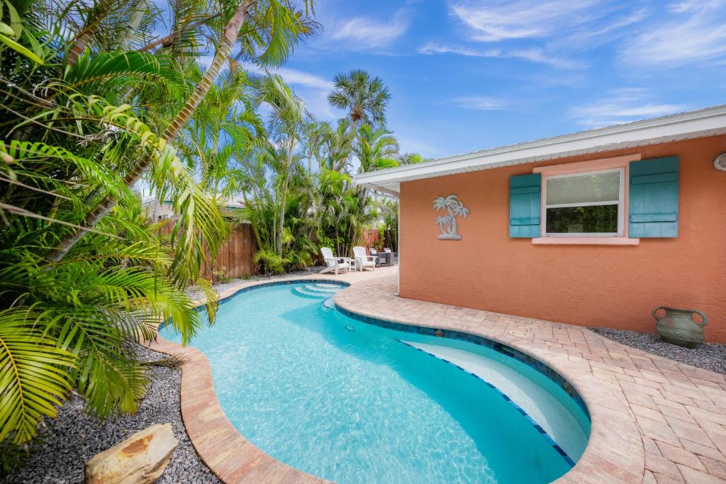 Catching Waves - Ready for Guests January 2025, Anna Maria