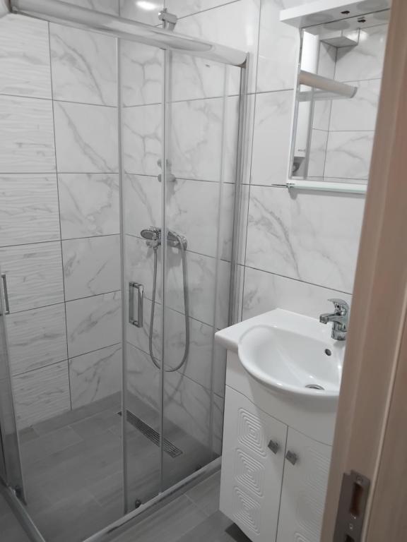 Mariyam apart, Varna