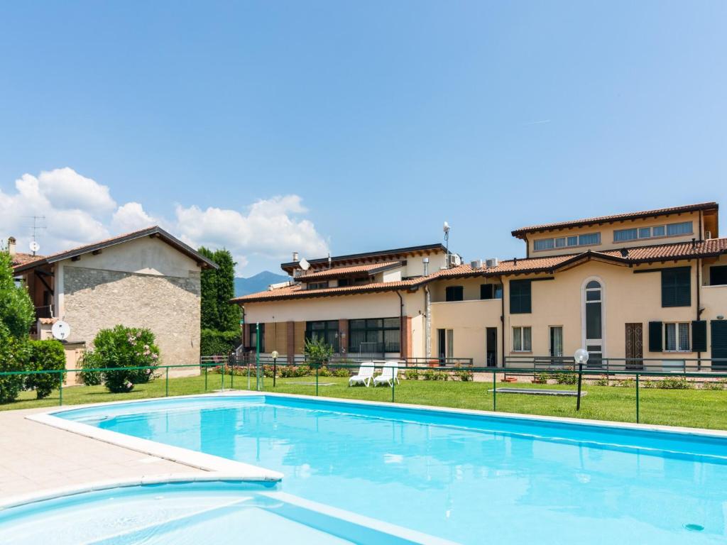 Modern Apartment in Salò with Swimming Pool - 2