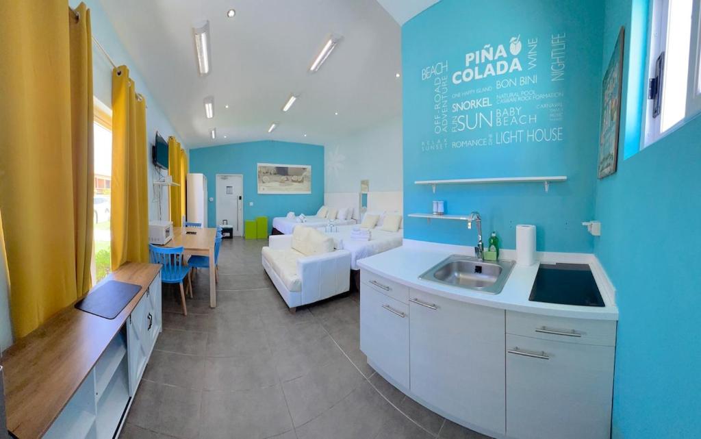 Charming Studio Sleeps 4 in Esmeralda Noord, Palm-Eagle Beach